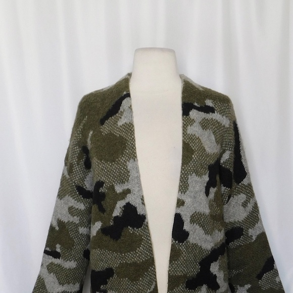 ANTHROPOLOGIE Vero Camo Cardigan Sweater Camouflage Pockets Gorpcore X-Small - Picture 4 of 15